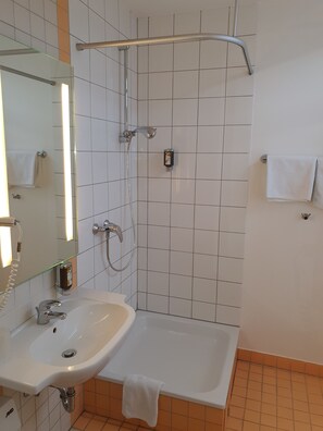 Towels, shampoo, toilet paper - Hotel-Events Adlerpalast (Ruesselsheim)