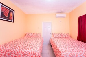 1 bedroom, iron/ironing board, free WiFi