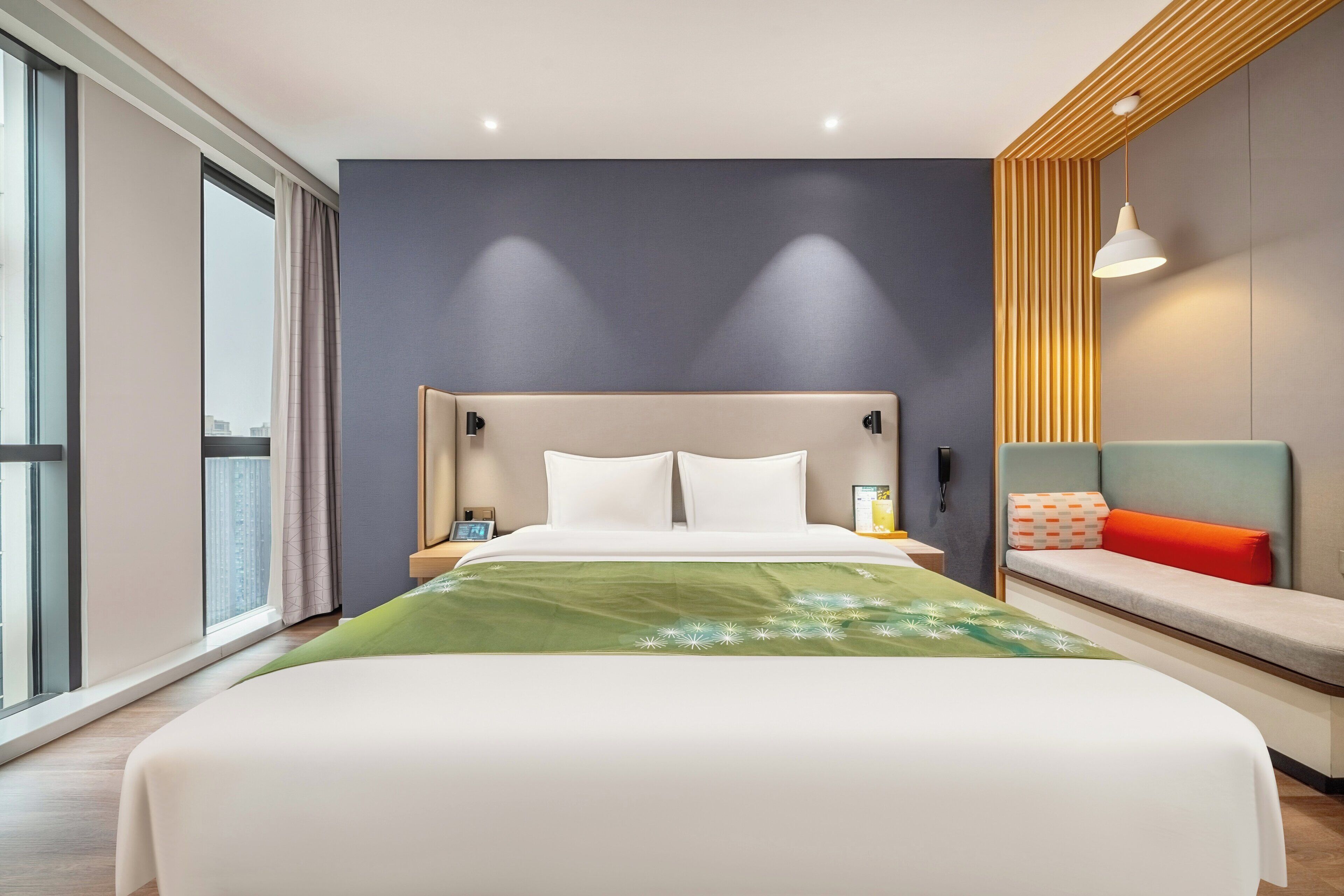 In-room safe, soundproofing, iron/ironing board, free WiFi