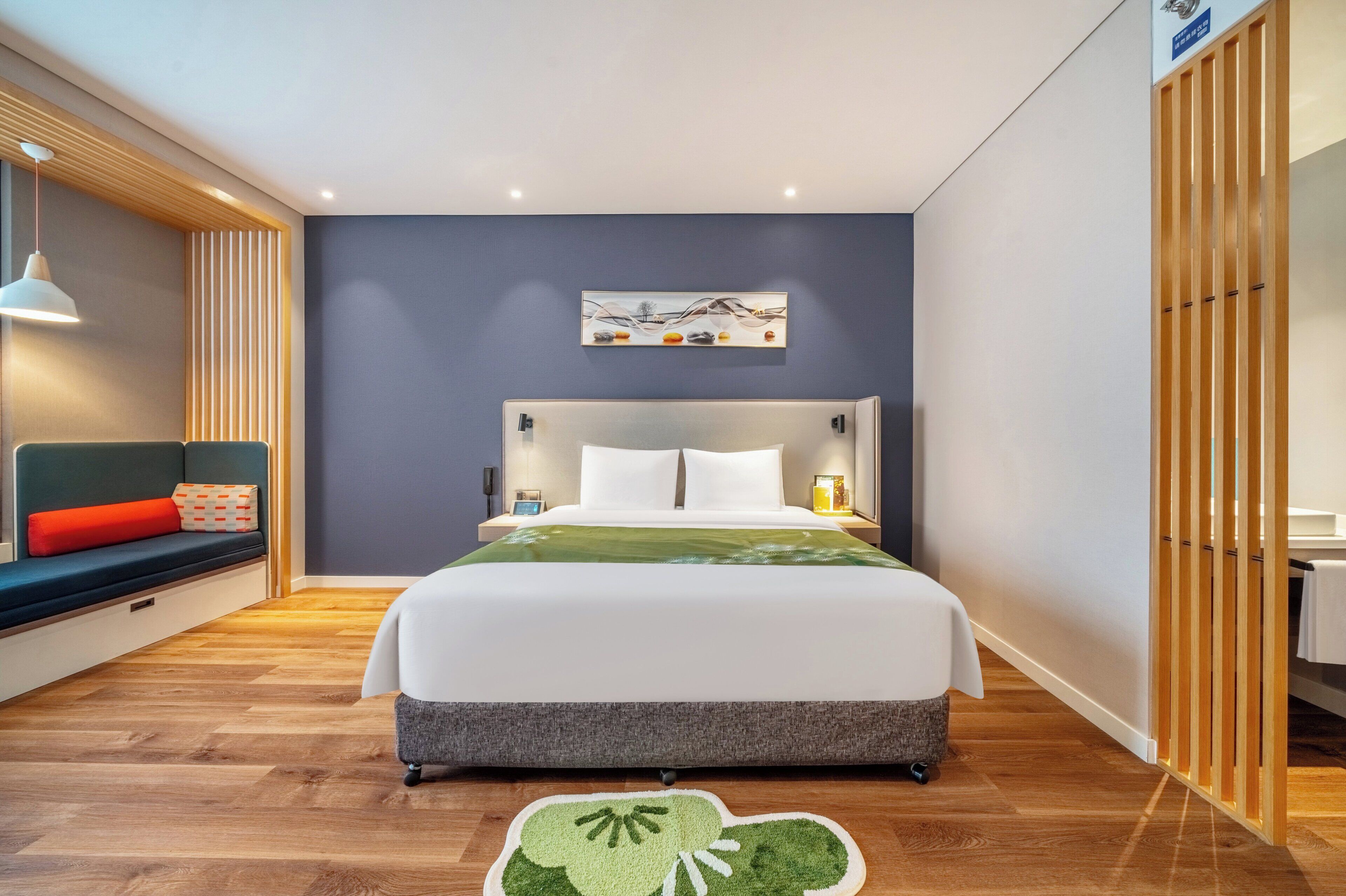 In-room safe, soundproofing, iron/ironing board, free WiFi