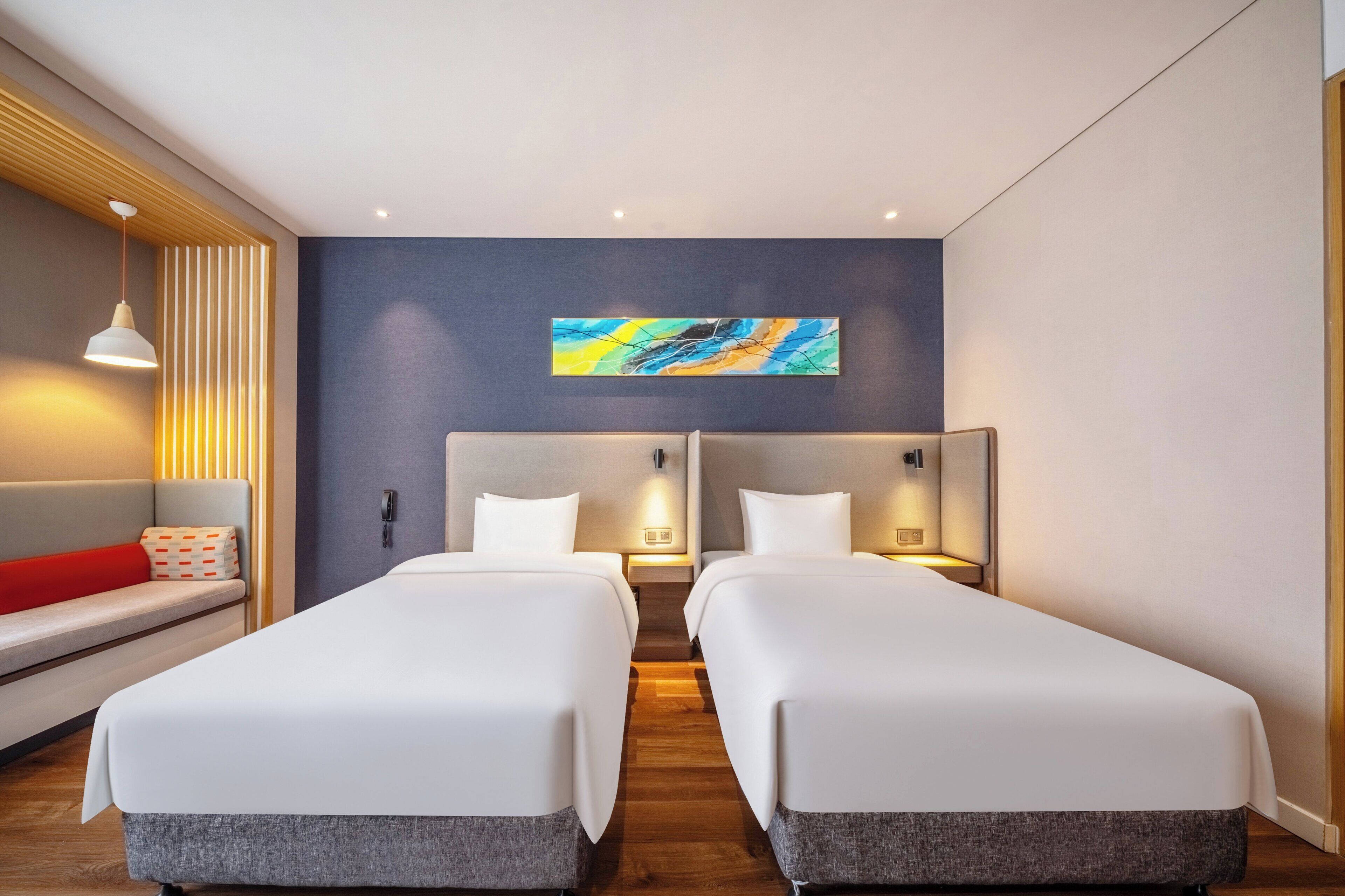 In-room safe, soundproofing, iron/ironing board, free WiFi