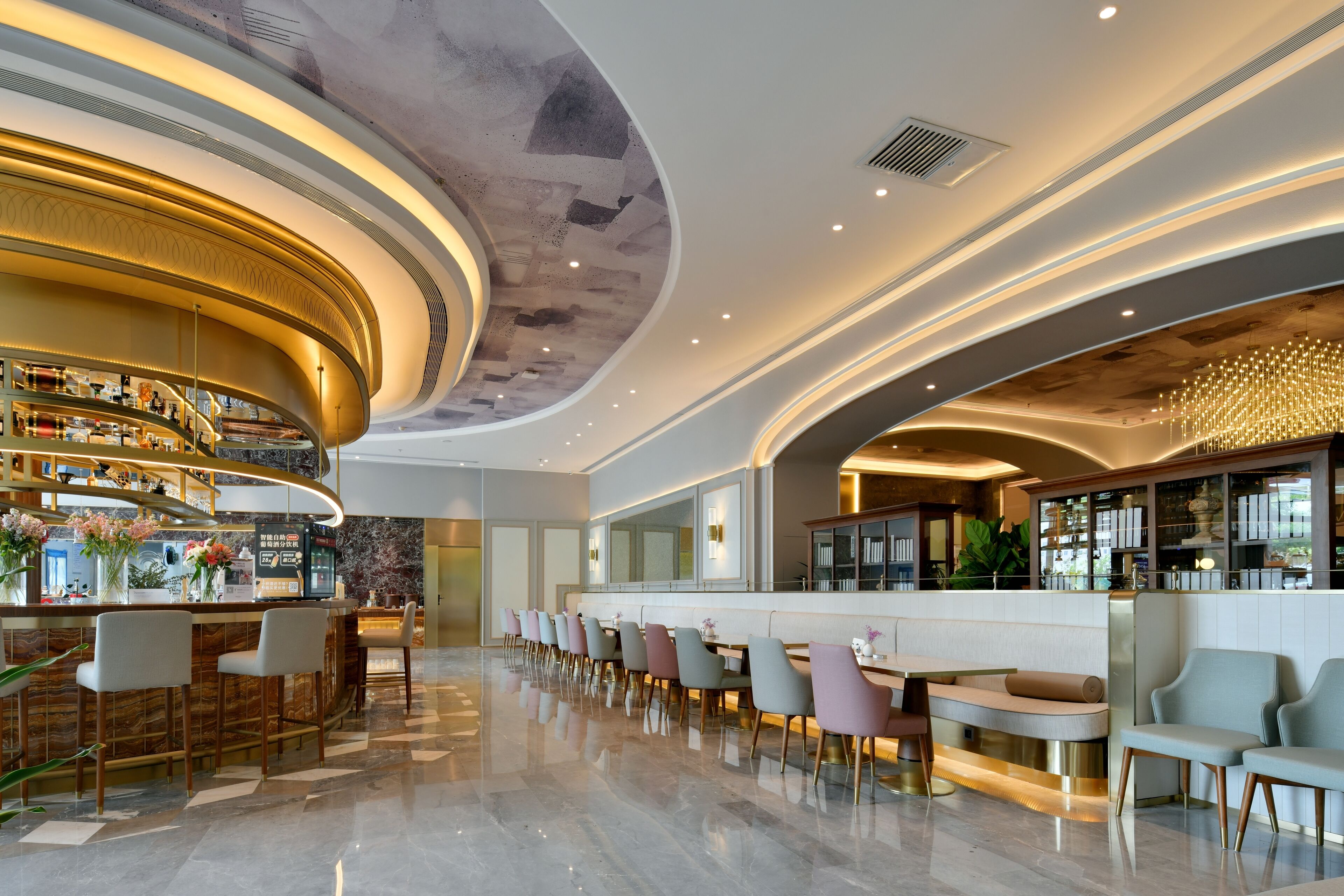 Daily buffet breakfast (CNY 58 per person)