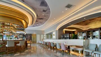 Daily buffet breakfast (CNY 58 per person)