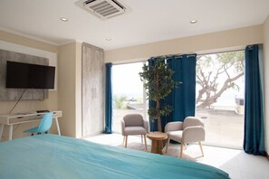 Deluxe double room part bay view | Ropa de cama de alta calidad, caja fuerte, escritorio