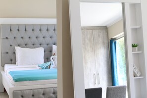 Superior Double Room, Bay View | Premium bedding, in-room safe, desk, laptop workspace - Hotel Islander Bonaire (Kralendijk)