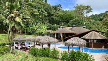 2 piscinas al aire libre