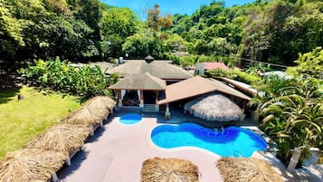 2 piscinas al aire libre