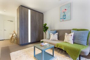 Living room - Melbourne TWIN= Queen & Double Sofa Bed Wifi (Melbourne)