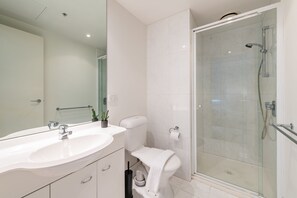 Apartment, 2 Bedrooms | Bathroom