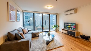 Appartement, 2 slaapkamers | Woonkamer | Smart-tv
