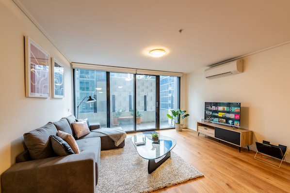 Apartment, 2 Bedrooms | Living room