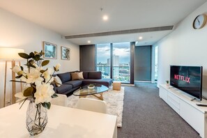 Apartment, 2 Bedrooms | Living area