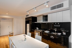 Apartment, 2 Bedrooms | Private kitchen | Full-sized fridge, microwave, oven, stovetop - Melbourne Lt Collins- 2bed/2bath - Free Tram Zone (Melbourne)
