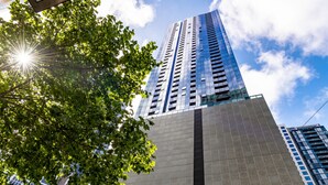 Front of property - Cosy Melbourne City Central Living 2 BR & WiFi (Melbourne)