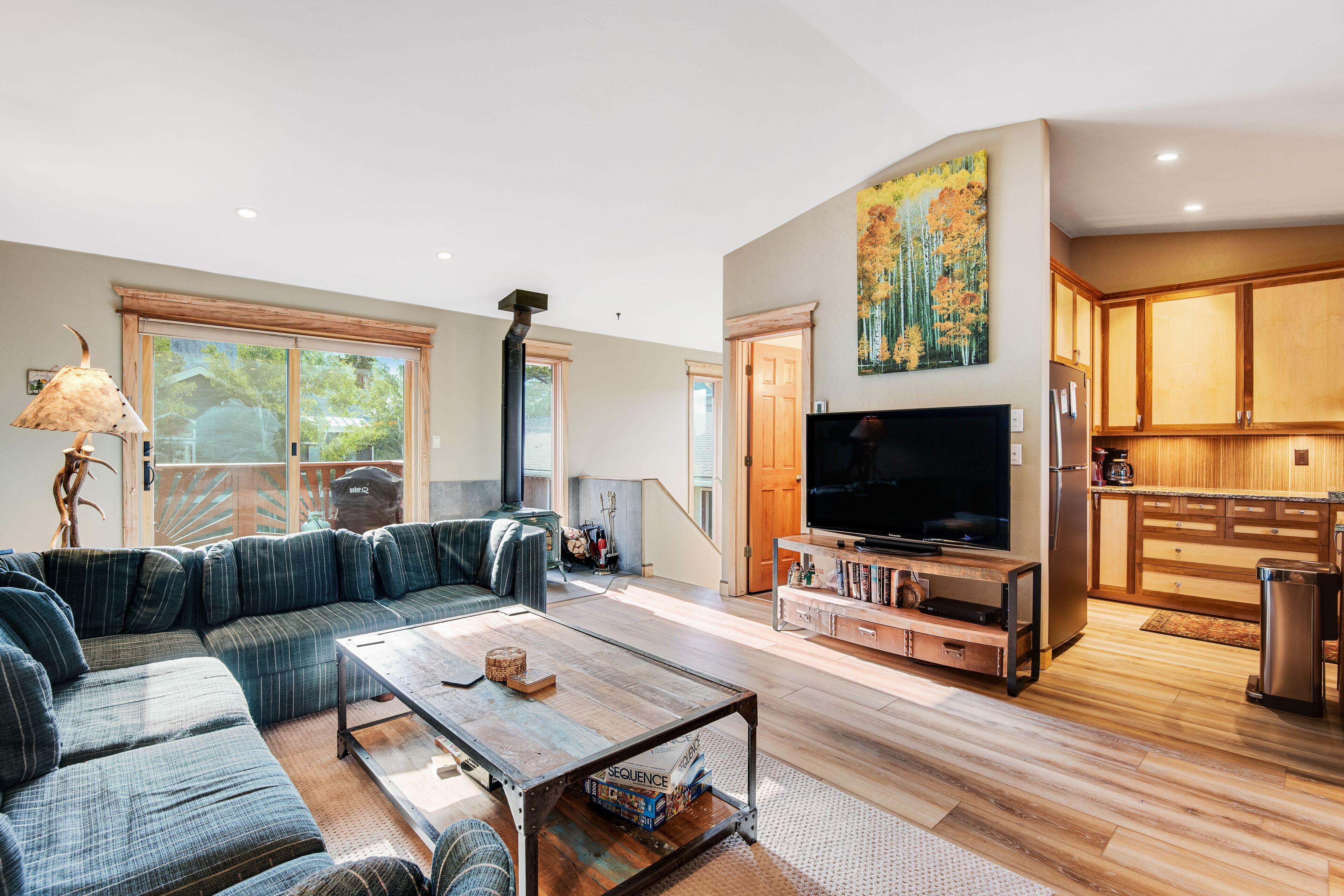Lovely townhome with mountain views & private balcony