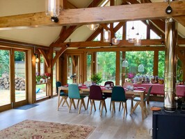 Daily cooked-to-order breakfast (GBP 15 per person)