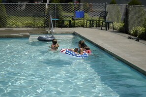 室外游泳池，恒温泳池