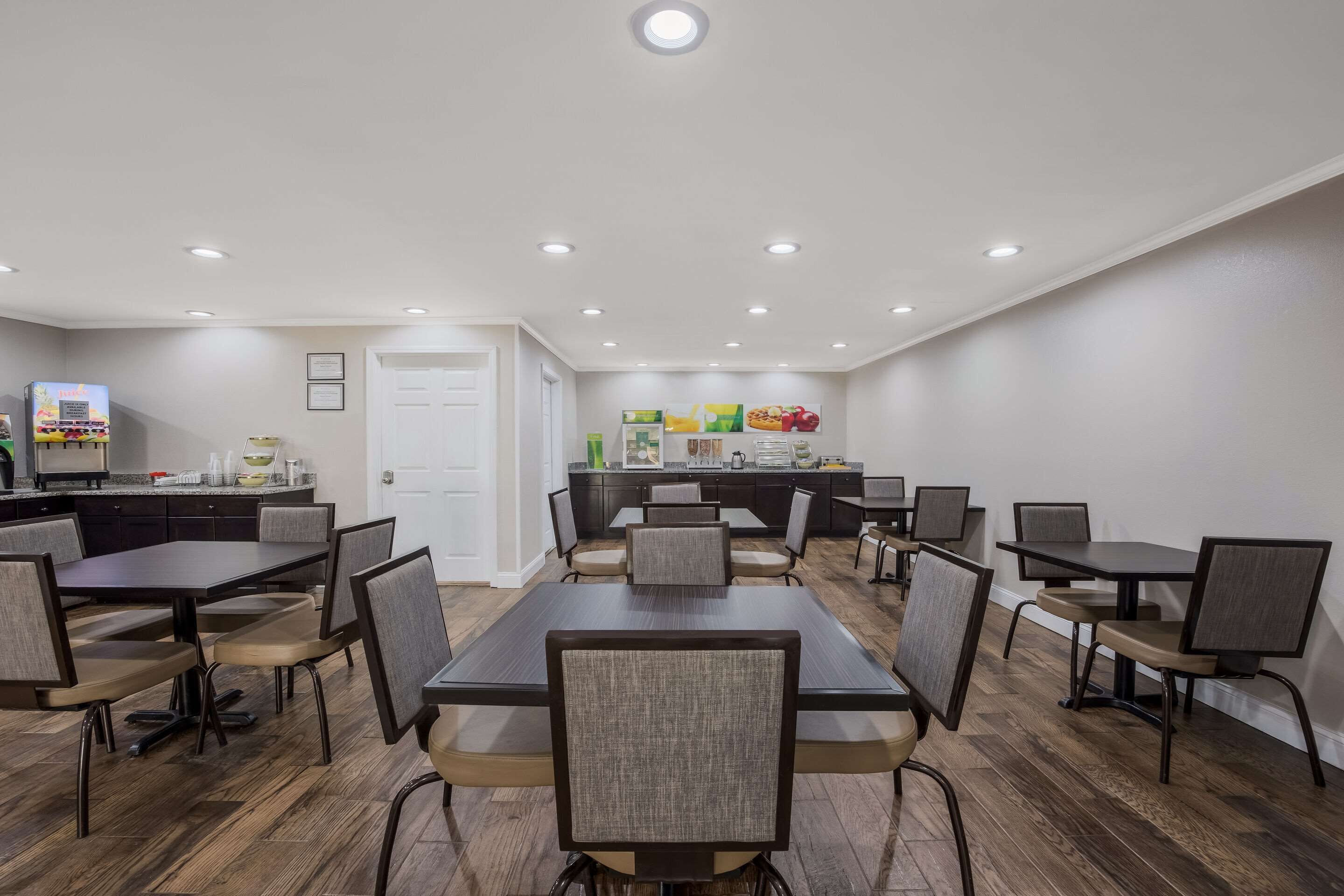 Gratis kontinental frukost varje dag 