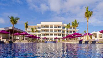 4 outdoor pools, open 7:00 AM to 7:00 PM, pool umbrellas, sun loungers