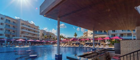 4 outdoor pools, open 7:00 AM to 7:00 PM, pool umbrellas, pool loungers