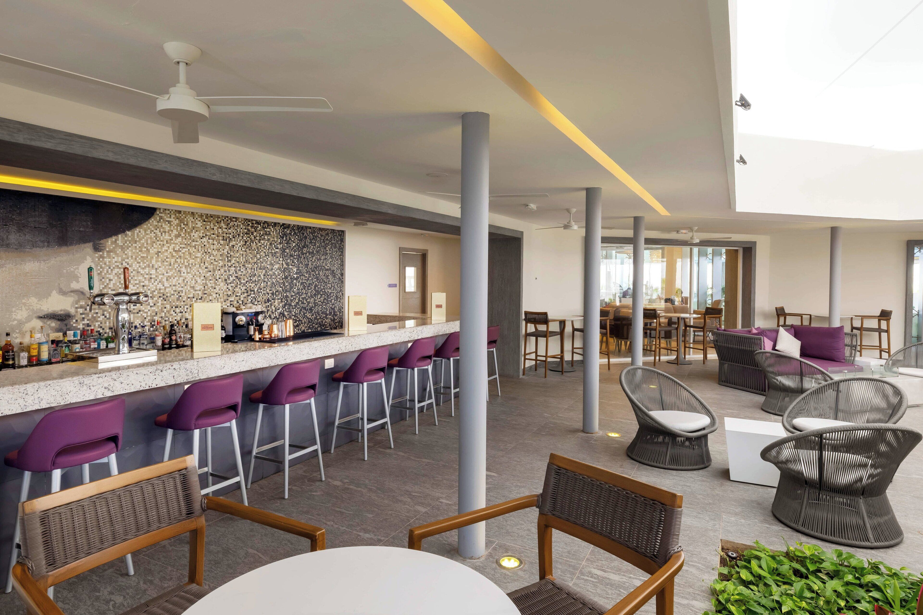 Lobby-lounge
