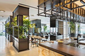 2 restaurants; lunch and dinner served - ANDAZ SEOUL GANGNAM, BY HYATT (Seoul)