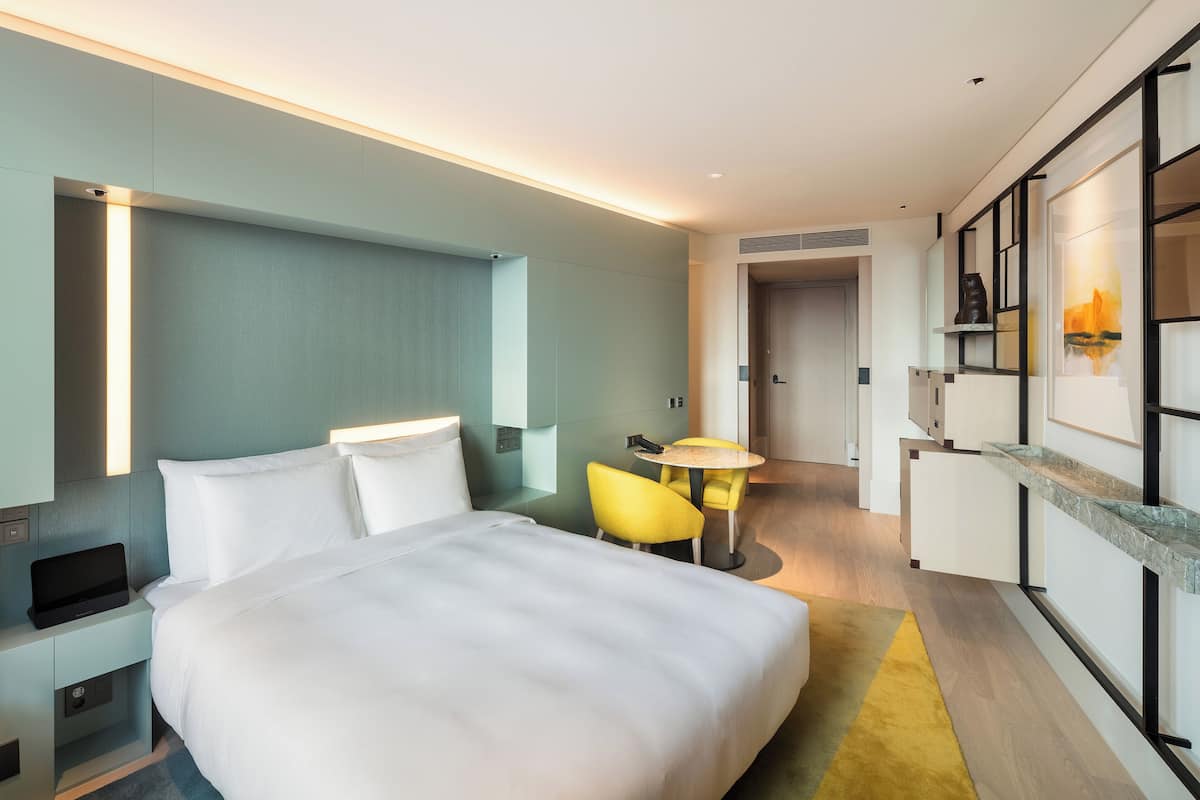 Standard Room, 1 King Bed