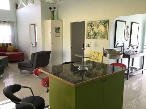 Villa, 2 Bedrooms | Interior entrance