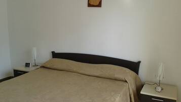 4 bedrooms, iron/ironing board, WiFi