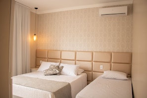 Quarto luxo | Frigobar, individualmente mobiliados, cortinas blackout