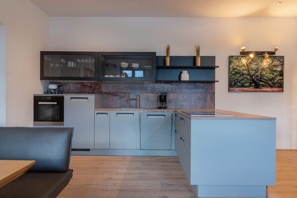 Kühlschrank, Mikrowelle, Geschirrspüler