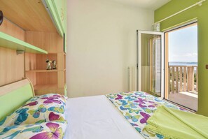 4 bedrooms, WiFi, bed sheets