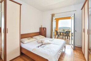 4 bedrooms, WiFi, bed sheets