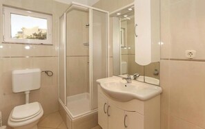 Serviettes fournies, savon, papier toilette