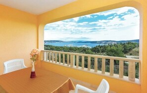 Outdoor dining - A beautiful and spacious mediterranean property (POOL included) (Seget Donji)