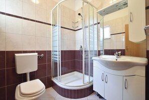 Asciugamani, sapone, carta igienica