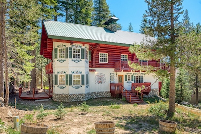 Spacious 3BR Swiss Chalet in Tamarack Estates w/ Decks, Gas Grill, WiFi & W/D