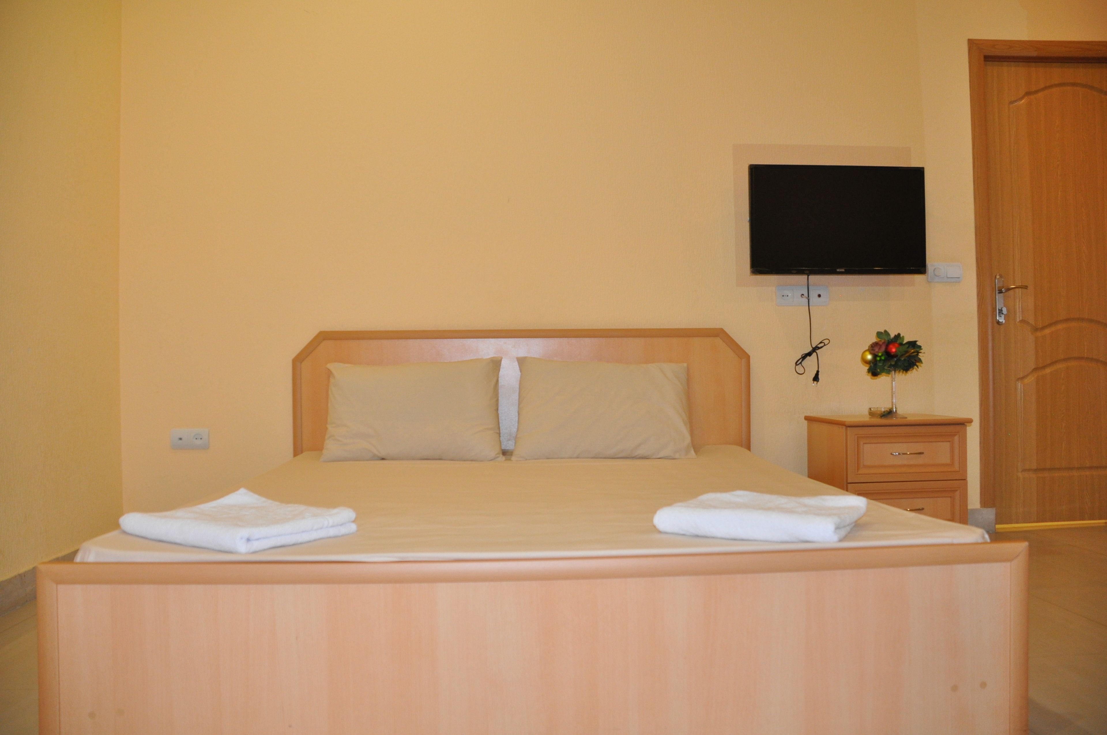 basic apartment | blackout curtains, soundproofing, iron/ironing board, free wifi