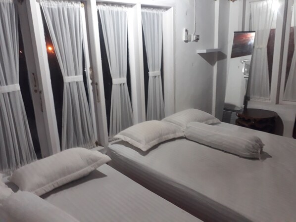 Balcony Room | Free WiFi - Bumimihomestay (Painan)