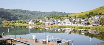 Appartement confortable récemment rénové avec un grand balcon u. 2 chambres