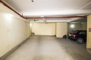 Ókeypis bílastæði með sjálfsafgreiðslu, ókeypis bílastæði með þjónustu