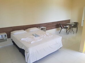 Superior Twin Room | Blackout drapes, free WiFi, bed sheets - Pousada Águas do Piruí (Camaçari)