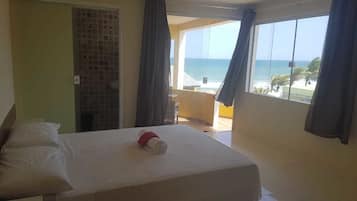 Habitació amb dos llits individuals superior | Cortines opaques, wifi gratuïta i roba de llit