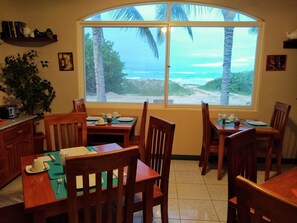 Breakfast area - Drake Inn (Puerto Villamil)