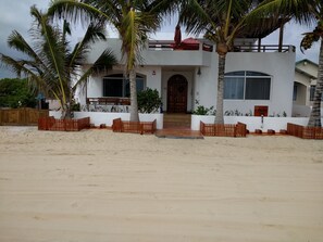 Front of property - Drake Inn (Puerto Villamil)