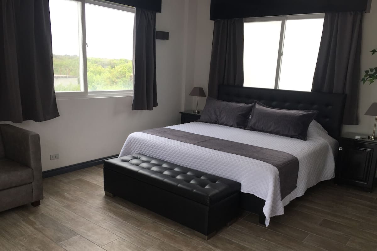 Deluxe suite | Een kluis op de kamer, gratis wifi, beddengoed