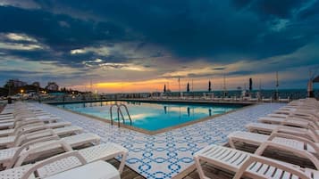 IndendĂžrs pool, udendĂžrs pool