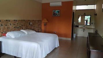 Single Room | Free WiFi, bed sheets