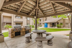 Outdoor dining - Delightful 2BR/2BA Condo in Heart of Scottsdale!! Split-Floor Plan!! (Scottsdale)