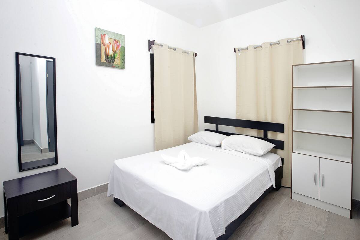 1 bedroom, iron/ironing board (on request), WiFi (free)